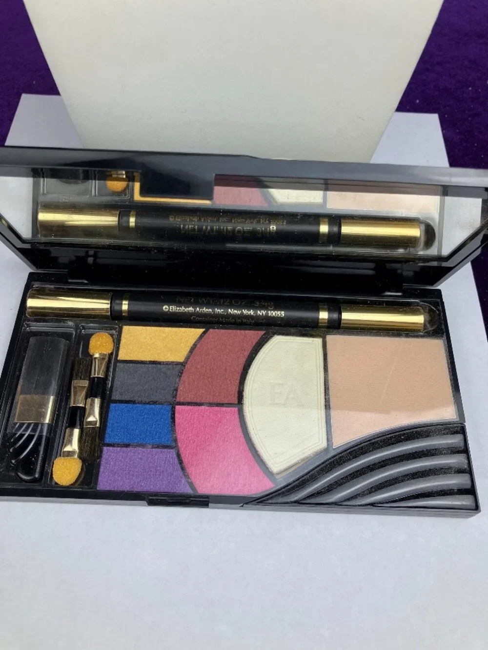Makeup research  NIP 80s Elizabeth Arden eyeshadow blush powder palette